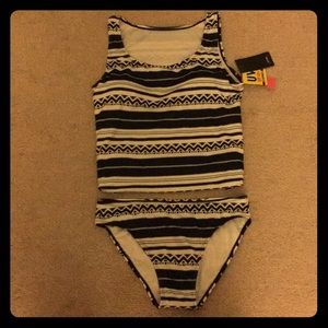 👉NWT 2 piece swimsuit!👈